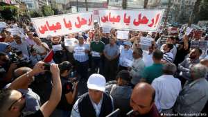 مظاهرات فلسطين على خلفية مقتل المعارض السياسى نزار بنات .. هل تطيح بالسلطة؟