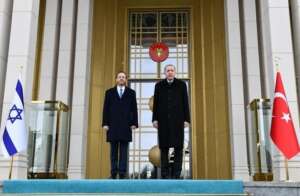 زيارة الرئيس الإسرائيلي إلى تركيا: الدوافع والتداعيات وردود الأفعال