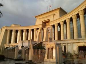 تعيين اللواء الرويني في المحكمة الدستورية العليا وجدل عسكرة الدولة .. قراءة في مضامين القرار ودلالاته