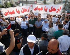 مظاهرات فلسطين على خلفية مقتل المعارض السياسى نزار بنات .. هل تطيح بالسلطة؟
